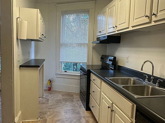 3rd image of 946 Magnolia St #6