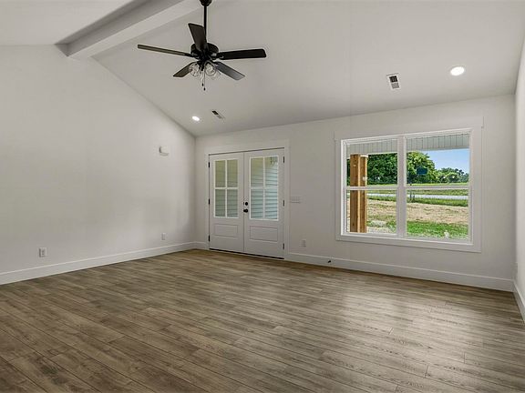 3rd image of 450 Whitlock Rd