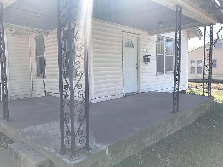 2123 Hayes St — Photo 3