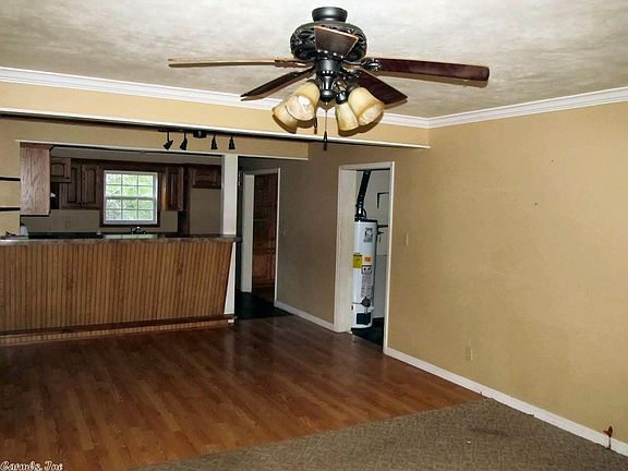 2nd image of 33 Chinook Ln