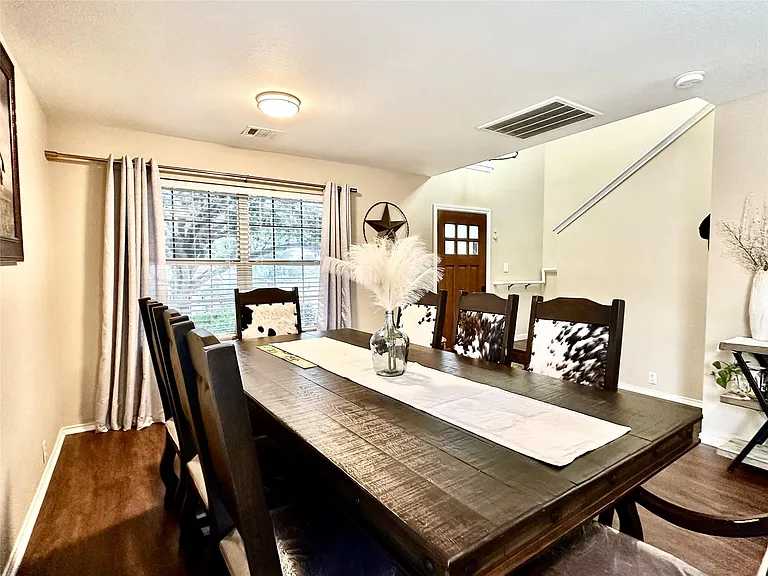 817 Tapestry Cv — Photo 6