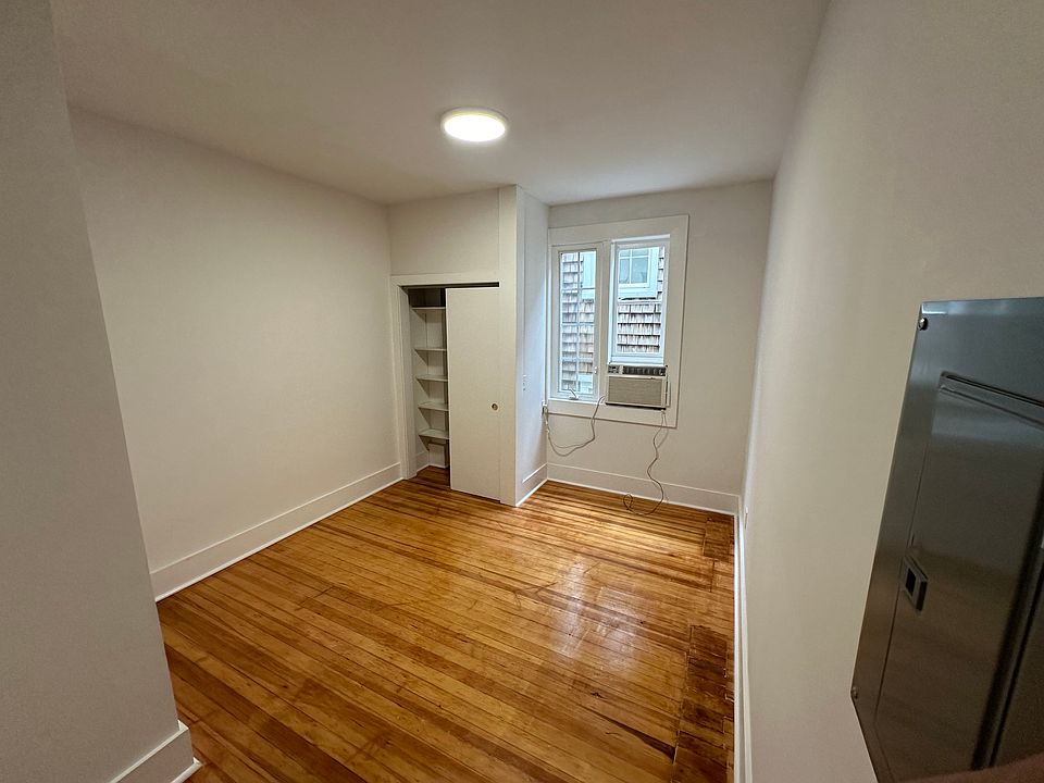 1st image of 219 Hanover St #8
