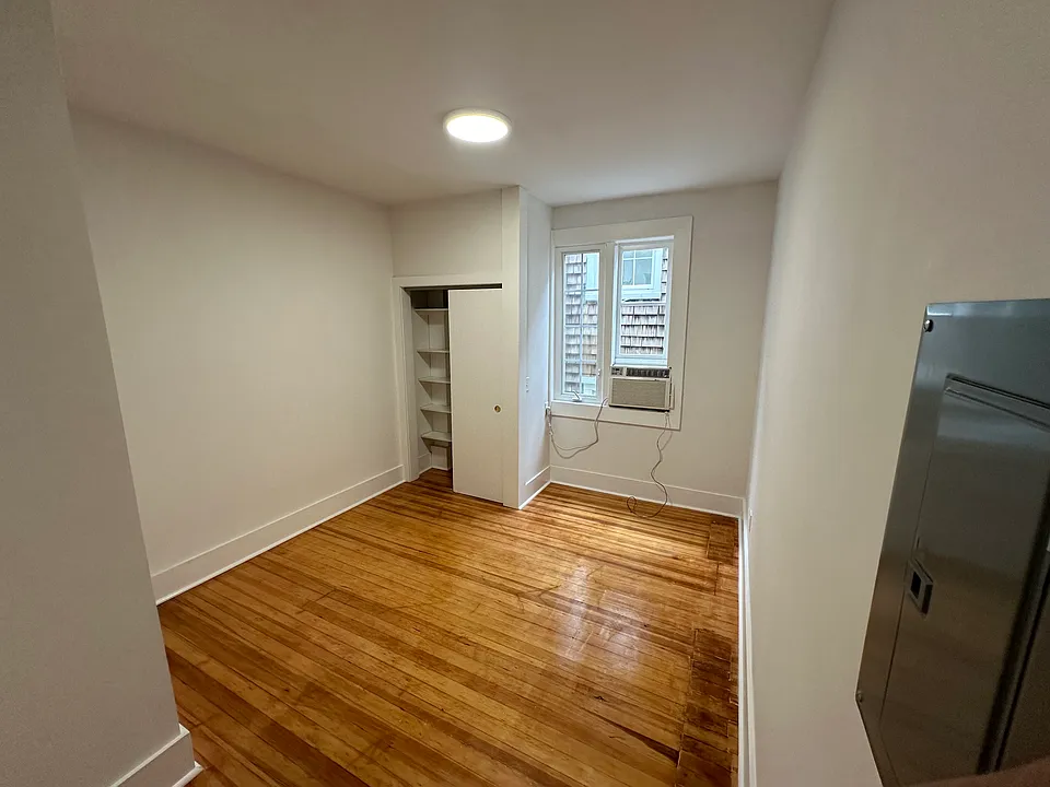 219 Hanover St #8