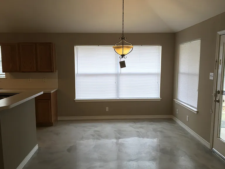 824 Cross Branch Dr — Photo 5