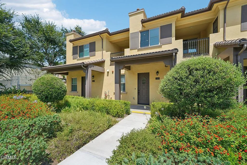 3 bed, 2.5 bath, 1330 sqft, $3,790 — Photo 1