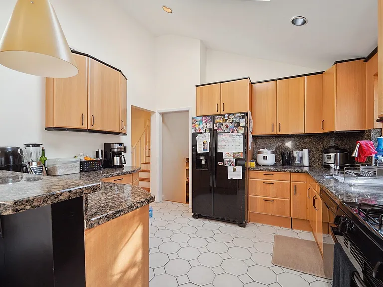 324 Brook St #324 — Photo 9