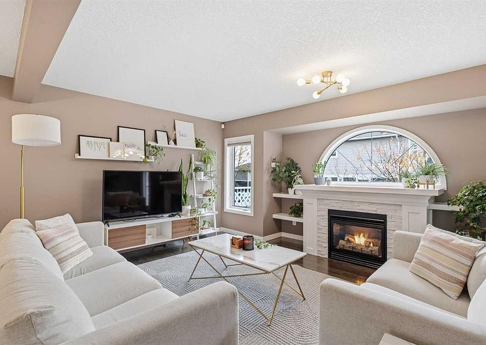 1st image of 601 SE Regal Park NE