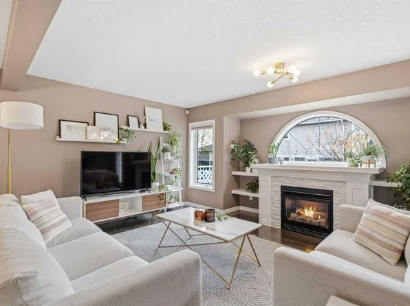 601 SE Regal Park NE, Calgary, AB T2E 0S6
