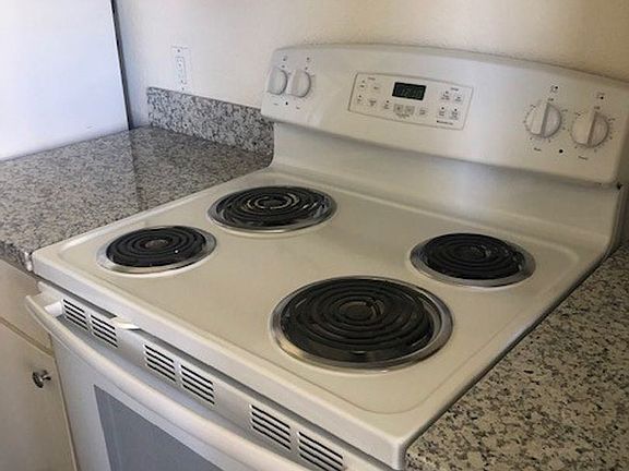 4th image of 1685 Portola Ave #11