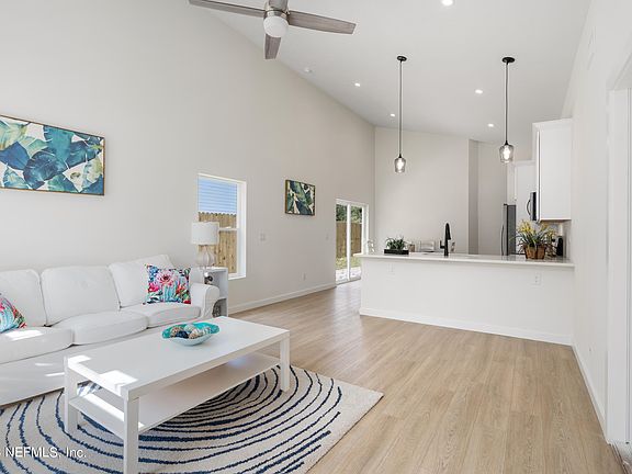 5th image of 1037 COLLIER Boulevard