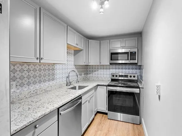 3 Pembroke Drive #20, Derry, NH 03038