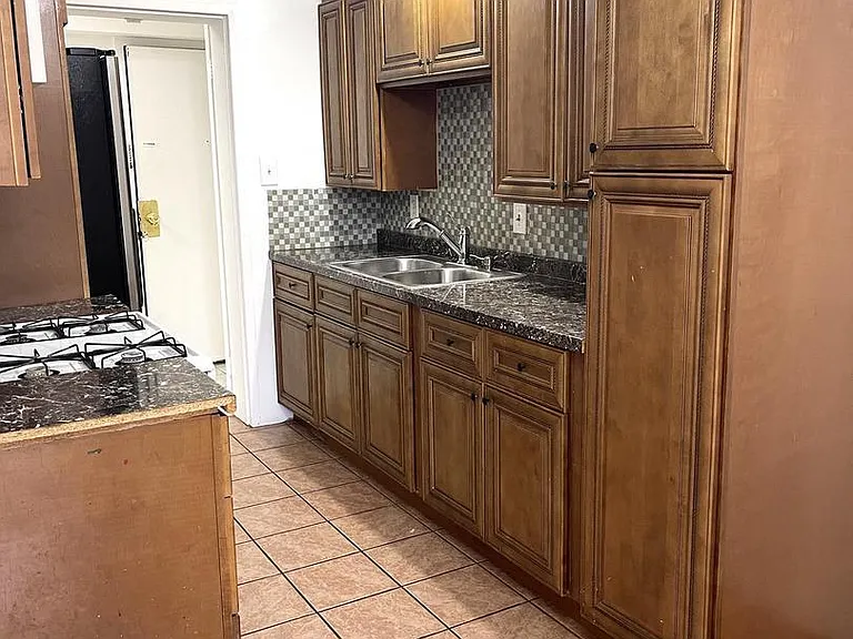 2323 Freetown Ct #2B — Photo 3