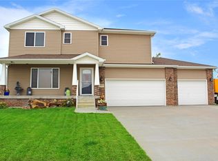 925 Cyprus Blvd, Hickman, NE 68372