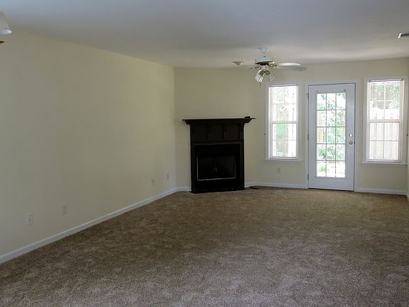 3rd image of 153 Pin Oak Dr
