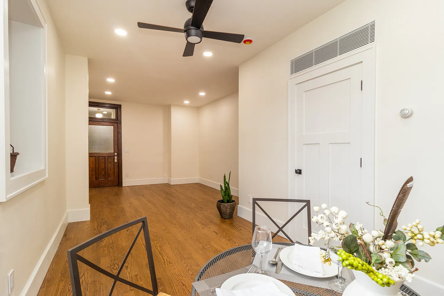 3 bed, 1100 sqft, $1,799 — Photo 4