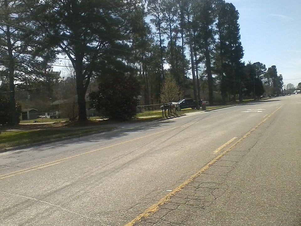 2nd image of 1320 Paradise Rd