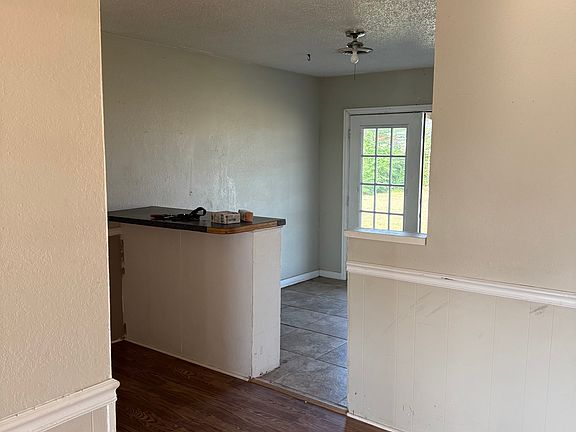 3rd image of 1000 Stuart Dr