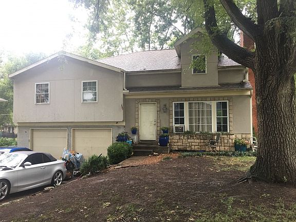 3rd image of 602 E 110th Ter