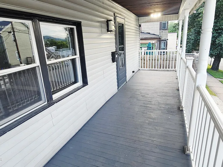 110 Ash St — Photo 3