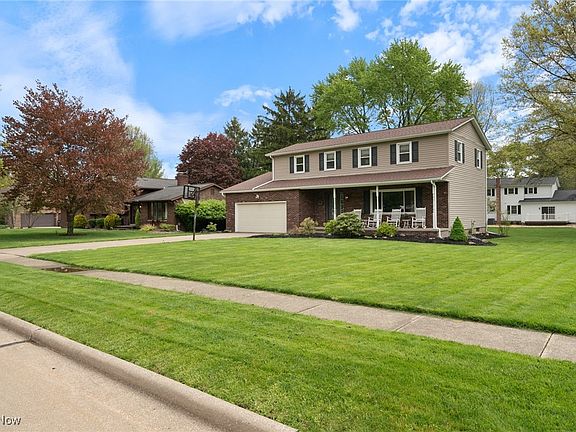 3rd image of 275 Mistwood Dr