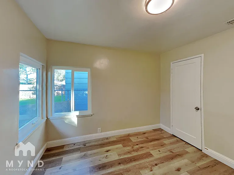 1852 Grand Ave — Photo 6