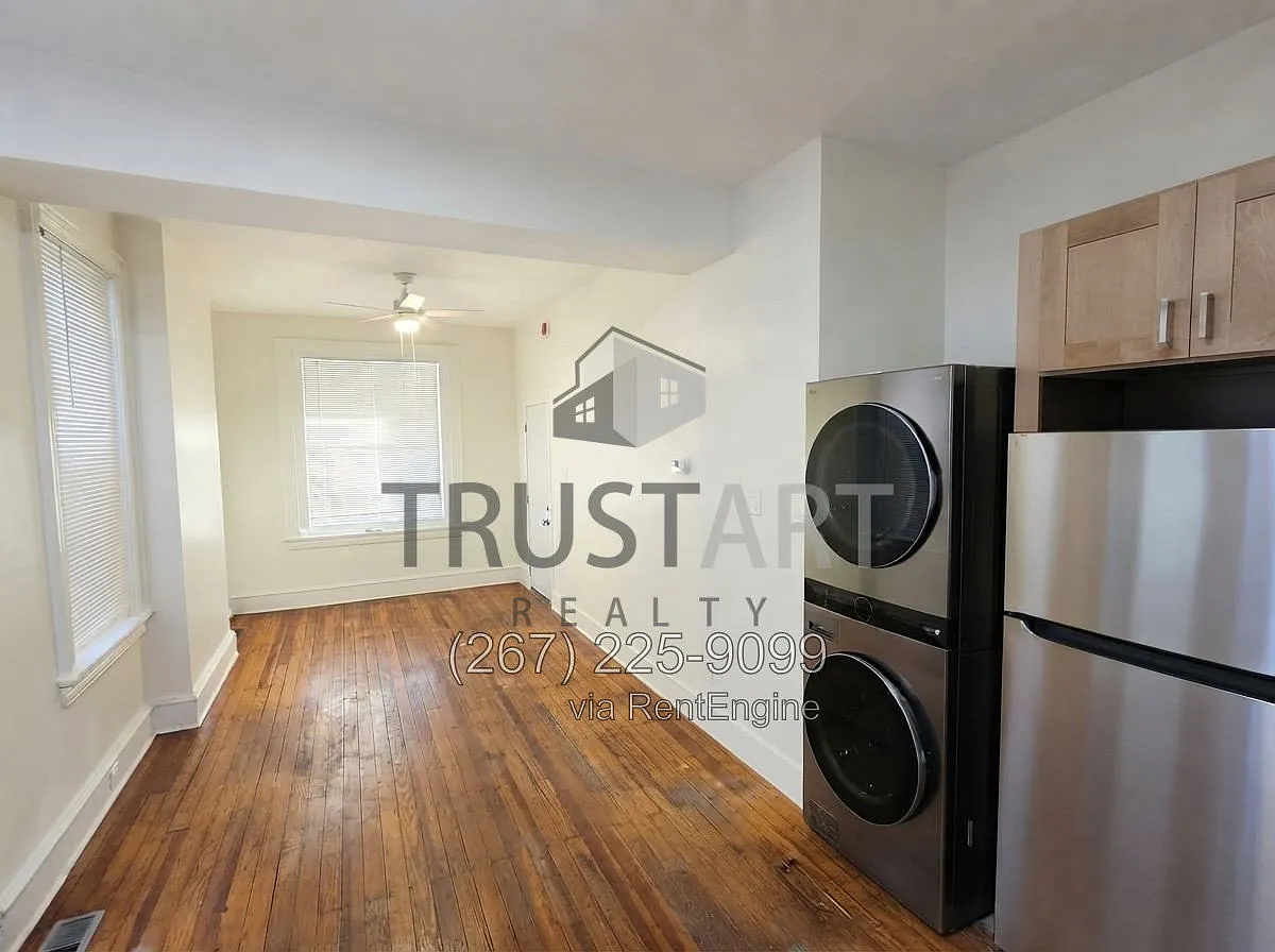 1103 Foulkrod St — Photo 4
