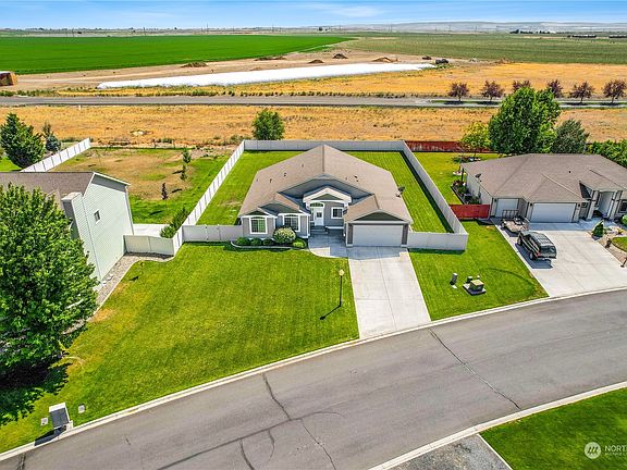 2nd image of 9461 Castlewood Drive SE