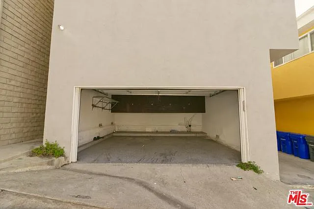 2 bed, 922 sqft, $5,400 — Photo 3