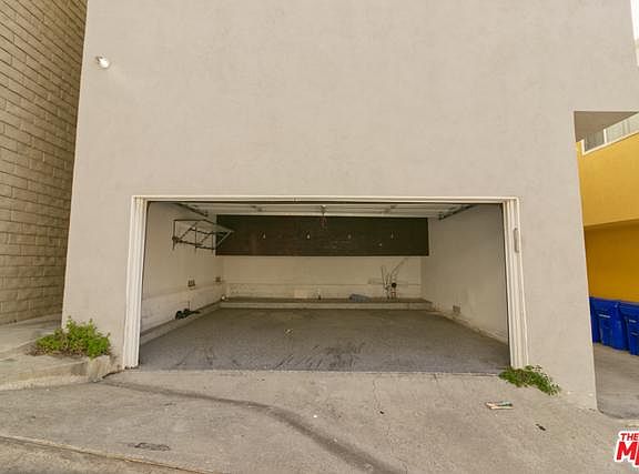 3rd image of 225 Rosecrans Ave APT 3