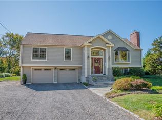 463 Main St, Old Saybrook, CT 06475