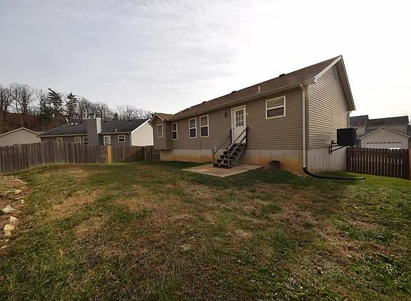 5th image of 115 Country Club Parc Ct