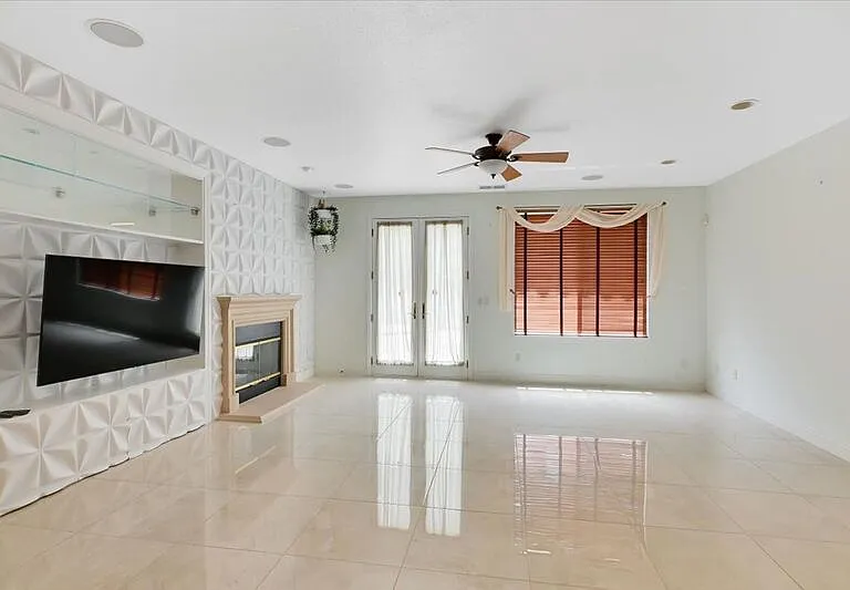 208 Otter Glen Ct — Photo 16