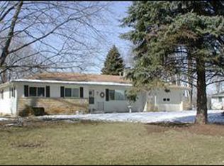 6122 W Hills Rd, Fort Wayne, IN 46804