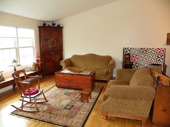 3rd image of 818 High Point Ln