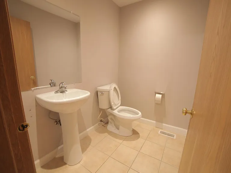 1576 Girard Ave — Photo 5