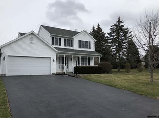 3 Somerset Dr, Glenmont, NY 12077