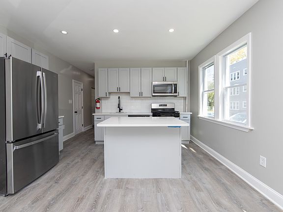 5th image of 1033 Collings Ave APT 4