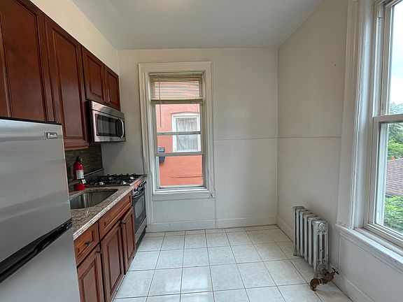 2nd image of 2119 21st St #2R