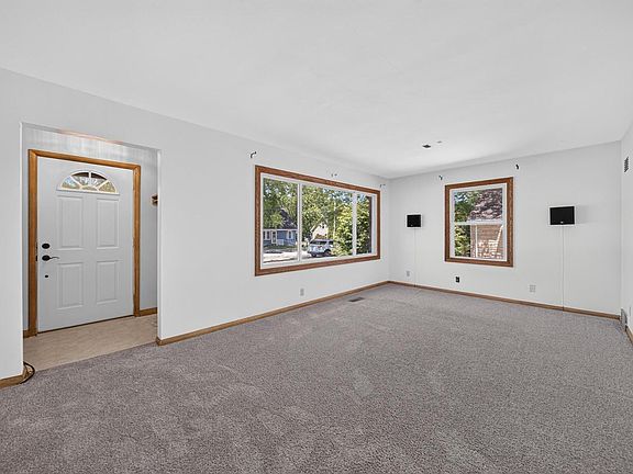 5th image of 215 N 11th STREET
