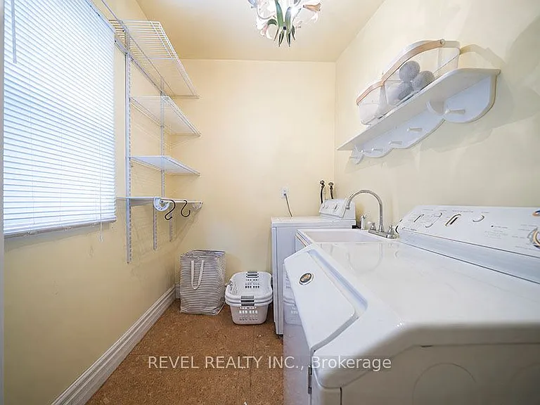 22 Lawrence St — Photo 15