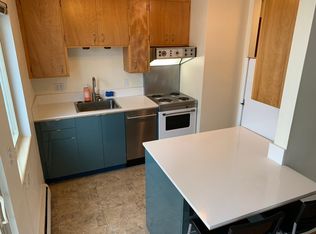 412 N 45th St #202, Seattle, WA 98103