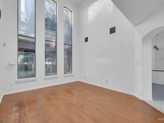 2nd image of 5605 N 41st St