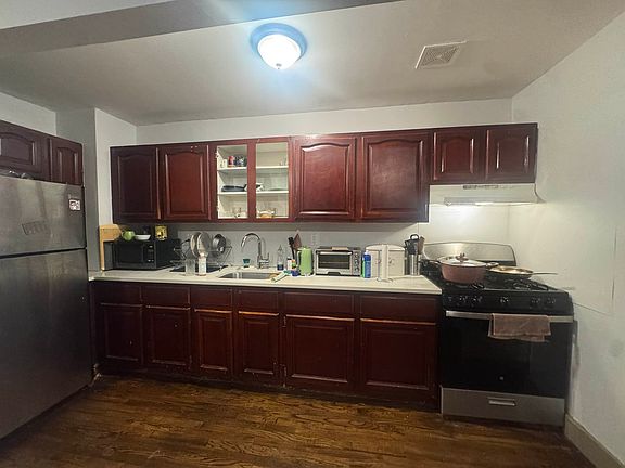 2nd image of 964 Myrtle Ave #2