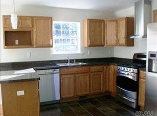 3 Crescent Bow, Ridge, NY 11961