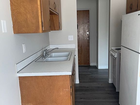 2nd image of 1709 S Ferry St APT 104