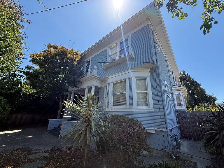 1538 62nd St — Photo 2