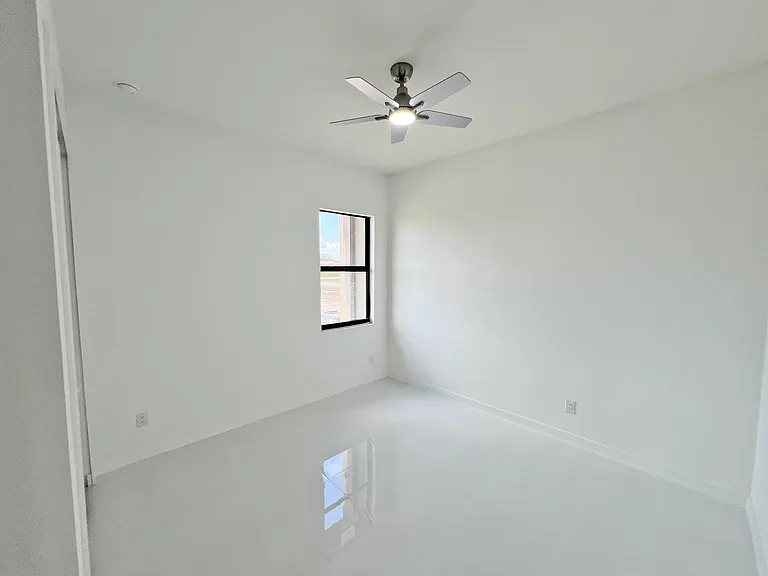 4402 NW 34th Ter — Photo 12