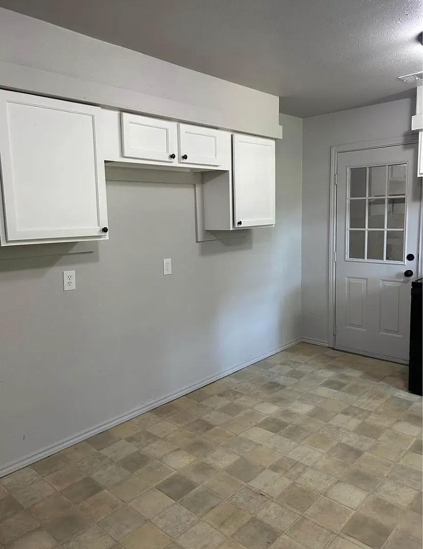 3 bed, 984 sqft, $1,000 — Photo 3