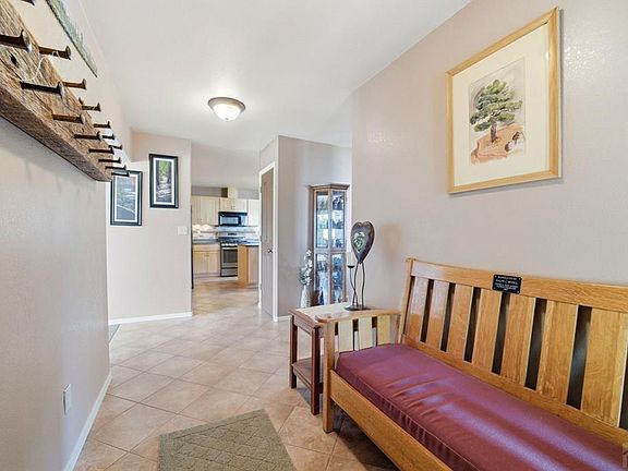 3rd image of 139 Hereford Dr