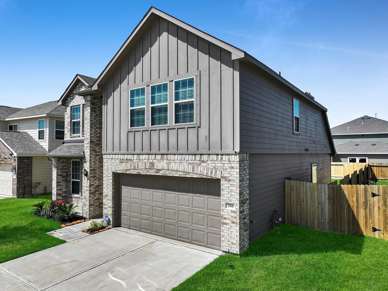 4 bed, 2.5 bath, 2320 sqft, $2,800 — Photo 4